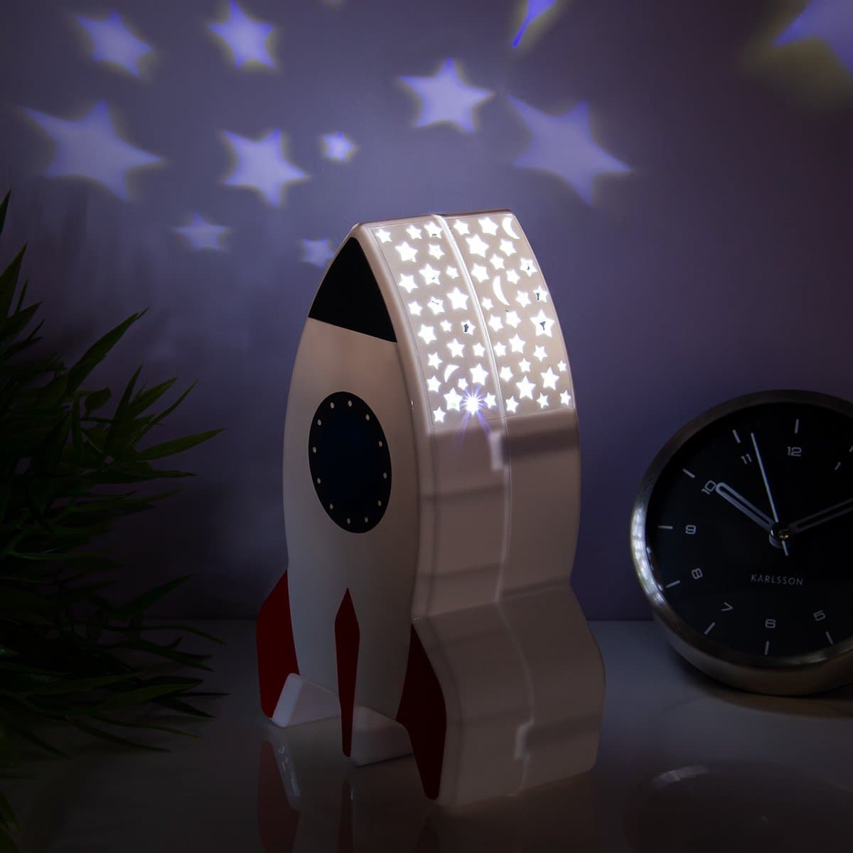 Nacht lamp op batterijen / Raket-nachtlamp met sterprojector / projector / 15 x 9.5 x 5,5 cm / sterren projectie / nachtlampje / kinderkamer /
