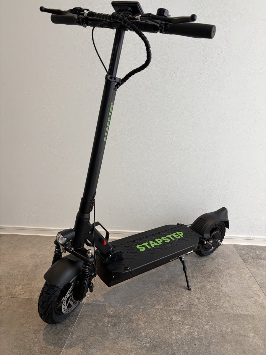 StapStep Pro X Elektrische Step voor Volwassenen - Electrische Step - E Step - Wettelijk Toegestaan - 10 Inch - 250W - Snelheid tot 25km/h - Bereik tot 45km - 21KG - Compact Opvouwbaar - Zwart