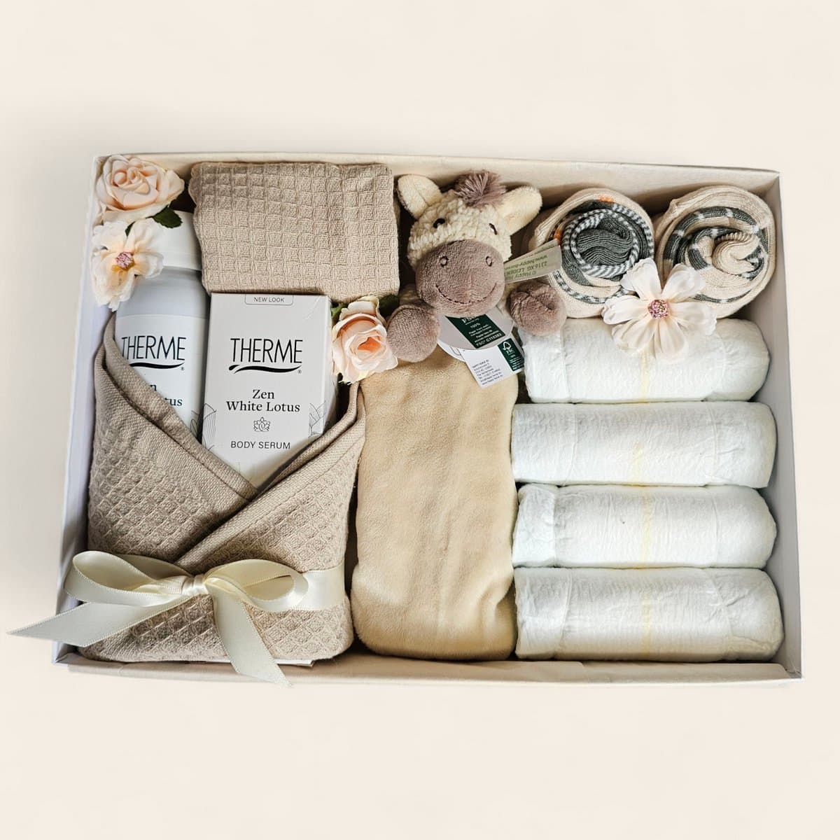 Kraamcadeau Jongen en mama – Happy Horse Helma knuffeldoekje, sokjes, luiers & Therme Zen voor mama – Luxe doos