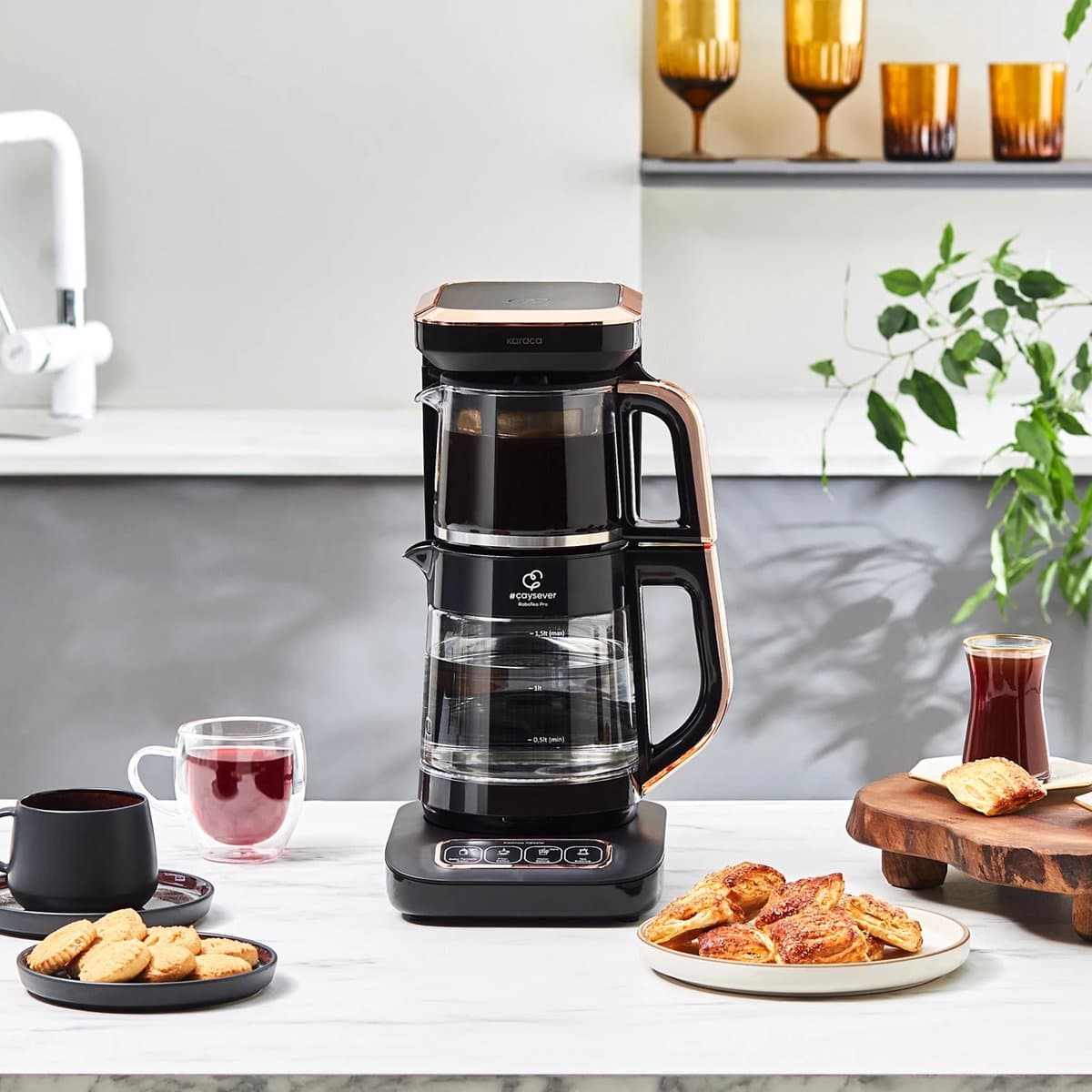 Karaca Robotea Pro 4 in 1 - Sprekende automatische theemaker - Waterkoker - Filterkoffiezetter 2500W - Zwart/Koper