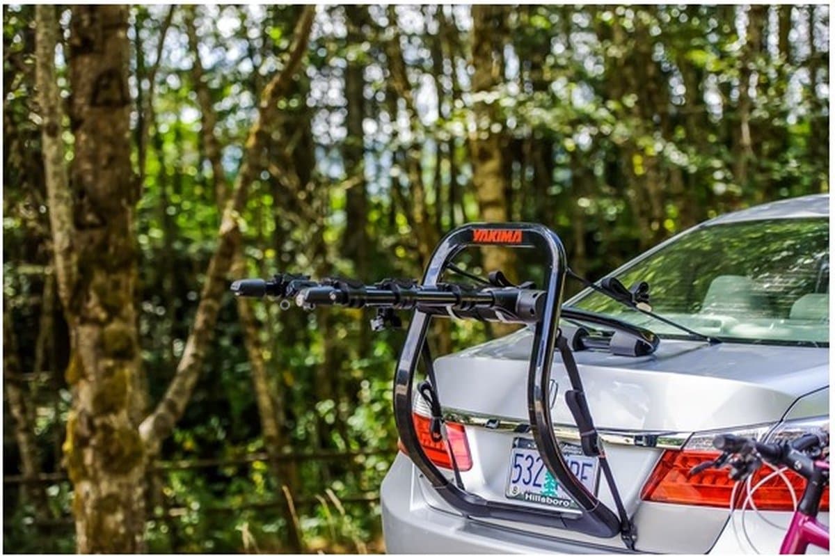 Tesla Fullback 3 Fietsendrager Yakima Kofferbak Fietsdrager 3 electrische fietsen Auto Fietsendragers Accessoires