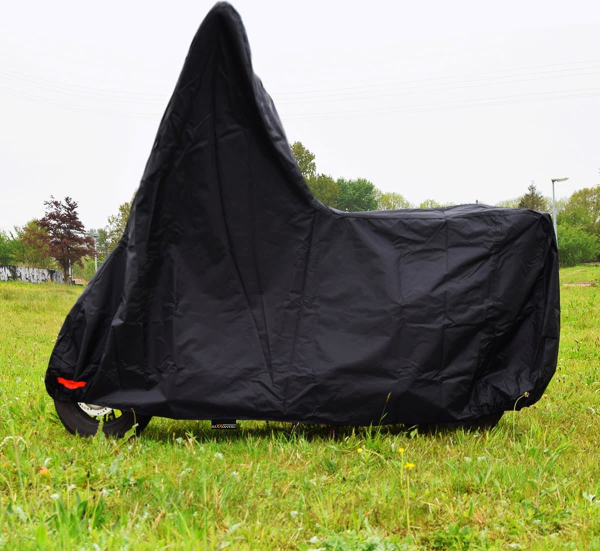 Maxxcovers - Scooterhoes met Windscherm Waterdicht - Universele Hoes voor Buiten - Ook voor Vespa Sprint Scooter - Maat M - Zwart