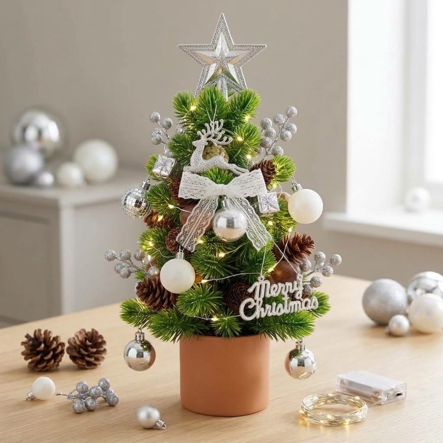 Mini Kunstkerstboom 45 cm met LED Verlichting - DIY Decoratieset – Kerstversiering - Realistische Kerstboom in Pot – Sfeervolle Kerstversiering voor Woonkamer, Eettafel of Kantoor
