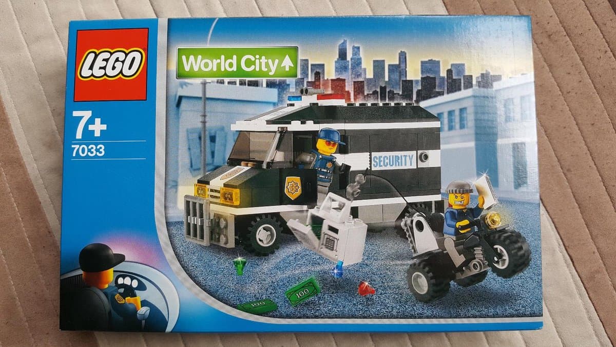 LEGO World City Armored Car Action