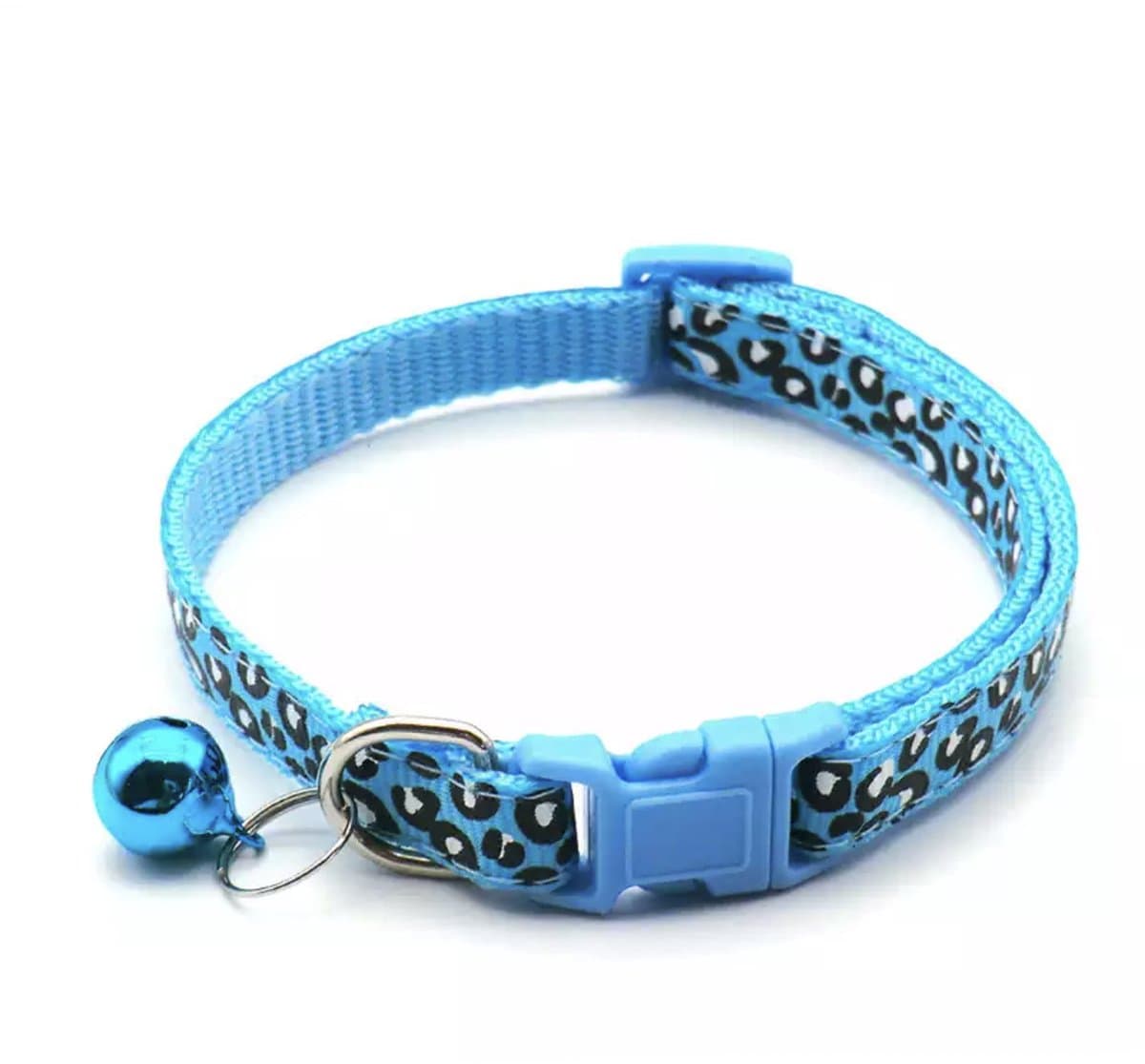 Premium Dierenhalsband met Leopard Print en Belletje Blauw | 19-33cm Verstelbaar | Geschikt voor Hond Kat Puppy en Kitten | Halsband | Halsbandje | Hondenhalsband | Hondenhalsbanden | Kattenhalsband | Kattenbandje met Belletje | Bel