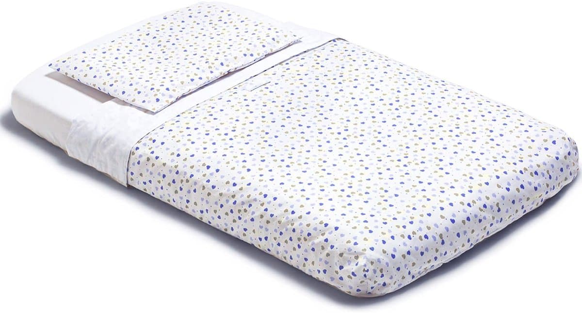 4-delige Wieg Beddengoedset – 100% Katoen – Hoeslaken 83x50 + Dekbedovertrek + Kussensloop + Dekbed – Wit met Gouden en Blauwe Hartjes | Perfect Kado