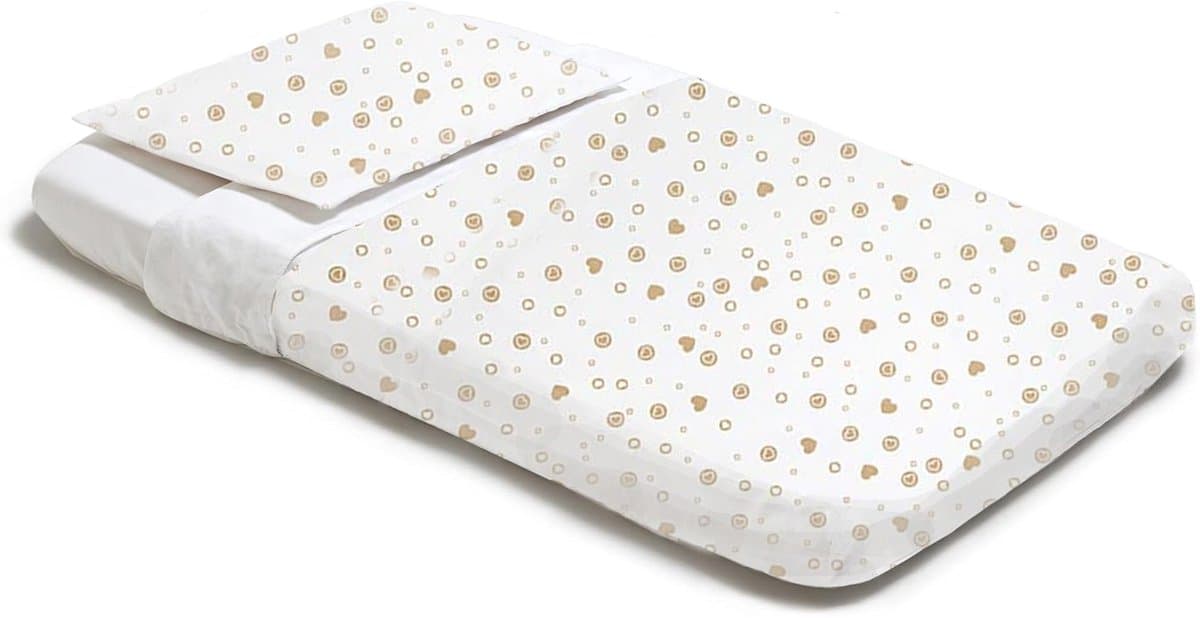 4-delige Wieg Beddengoedset – 100% Katoen – Hoeslaken 83x50 + Dekbedovertrek + Kussensloop + Dekbed – Wit met Gouden Hartjes Motief | Perfect Kado
