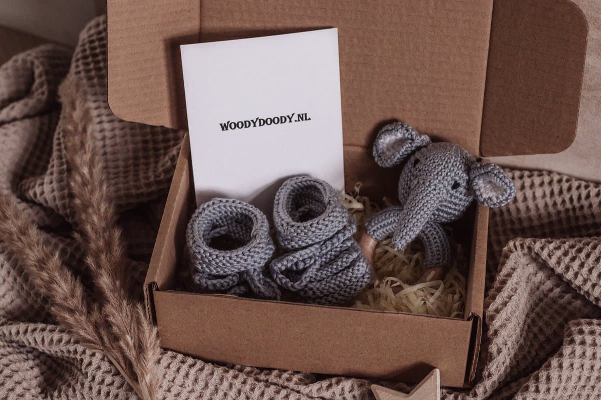 Baby Rammelaar Olifant met Zachte Schoentjes Geschenkset met Geboortekaart Baby - Kraamcadeau Unisex Jongen Meisje - Baby Cadeau - Geboorte Cadeau - Babyshower - Baby Geschenkset - Kraamcadeau - Kraampakket