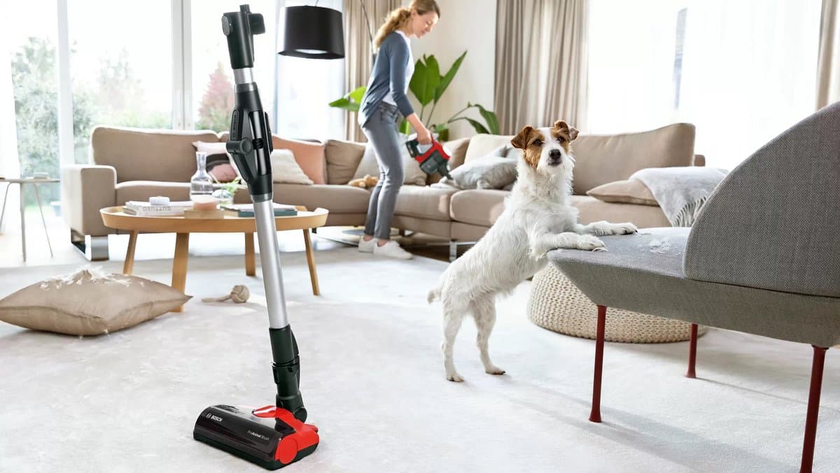 Bosch BBS711ANM - draadloze steelstofzuiger - zakloos - rood